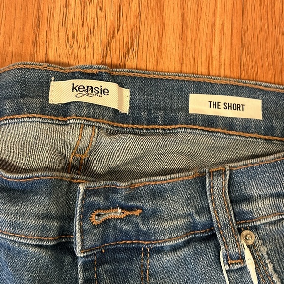 Kensie denim shorts’ new with tags. Size 10 - Picture 2 of 5